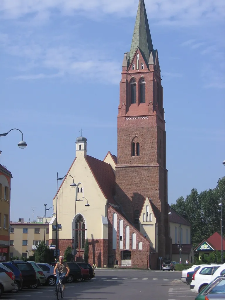 kościół pod wezwaniem Matki Boskiej Pocieszenia w Oławie, pl. Św. Maksymiliana M. Kolbe 1 - widok z Rynku (zabytek 15/A/00)