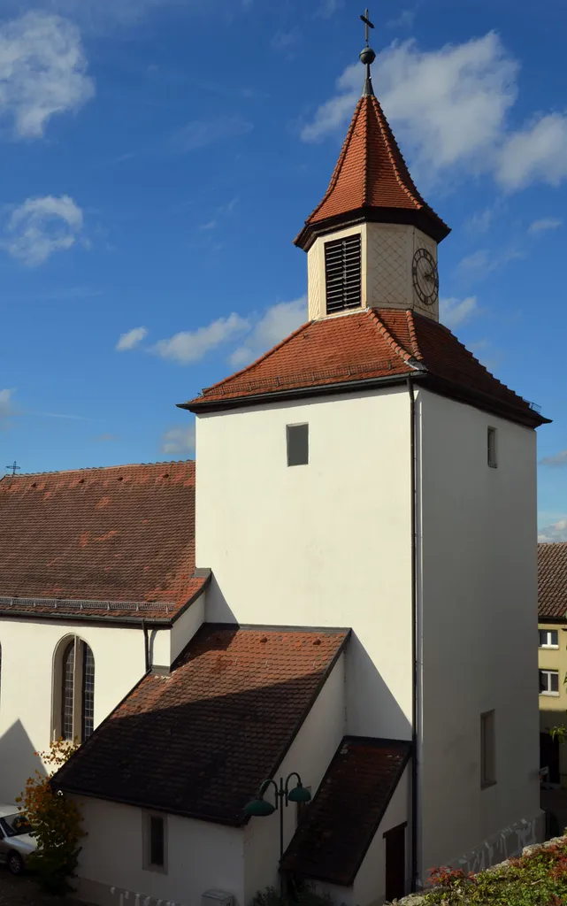 Südwest-Ansicht der Martinskirche in Lauffen am Neckar.