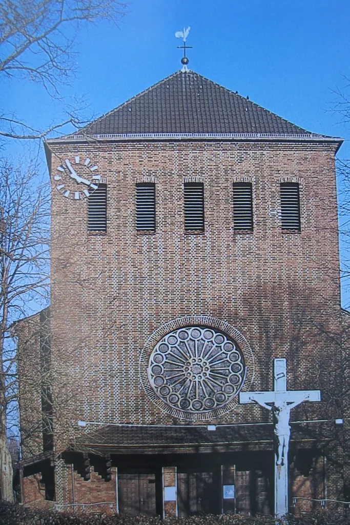 Kath. Pfarrkirche Herz-Jesu, Robertstraße 23, Rheine