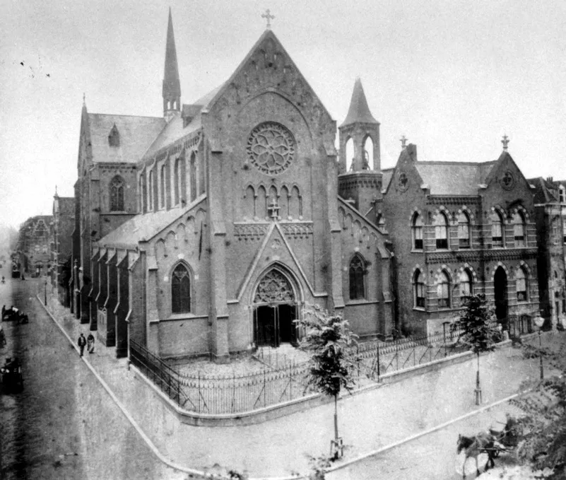 Sint-Josephkerk aan de West-Kruiskade.