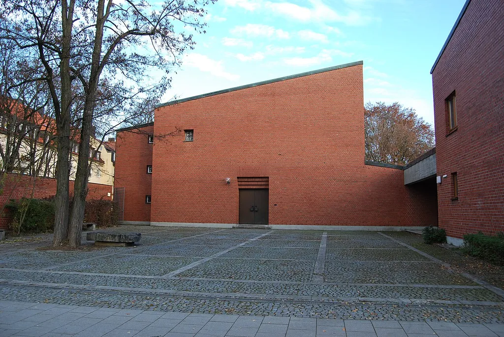 Evangelische Passionskirche München-Thalkirchen; Blick von Westen