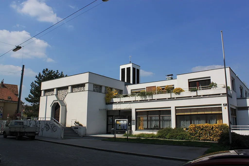 Pfarrkirche Zum Abendmahl des Herrn, Wien 15, Akkonplatz