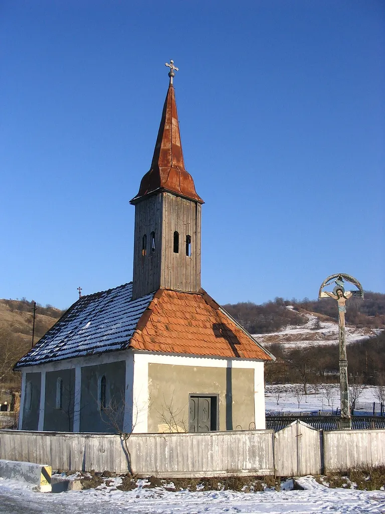 Biserica din Stoboru, judeţul Sălaj. Autor: Bogdan Ilieş Data: ianuarie 2006