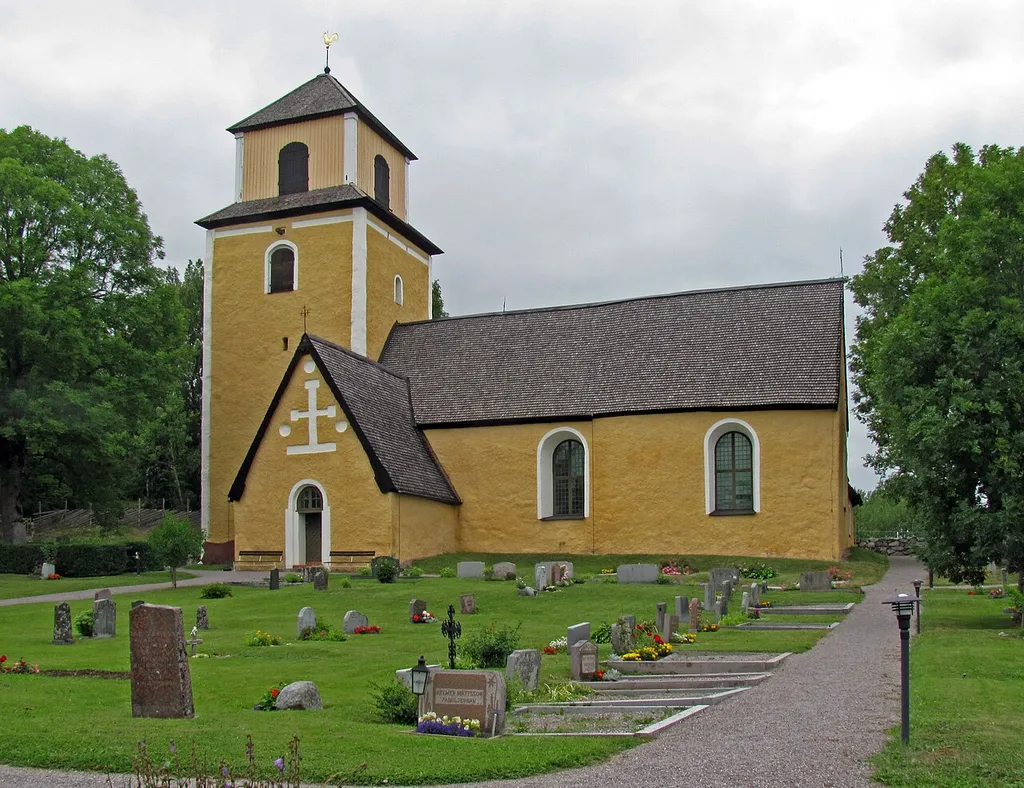 Häggeby kyrka från sydost