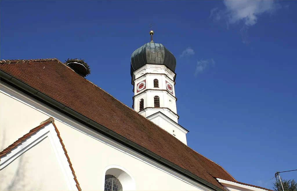 Sankt Mammas-Kirche im Neu-Ulmer Stadtteil Finningen. Sankt Mammas ist der Schutzpatron des Viehs, der Herden, Höfe und der Steuerzahler