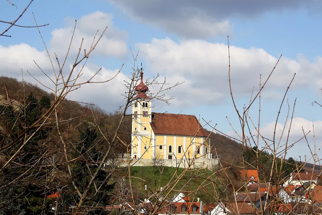 Die Pfarrkirche hl. Martin in der niederösterreichischen Marktgemeinde Donnerskirchen.