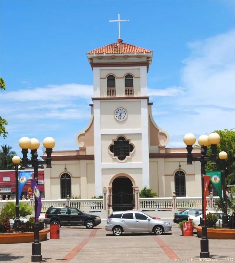 En el 1824 el templo católico según los requisitos del gobierno español. En el 1830 ya Hatillo tenía construida la iglesia católica con techo plano, cúpula ciega y torre añadida cubriendo un área de 428.81 metros cuadrados. El cura párroco don Pedro Pascual Despiau fue el sacerdote católico que inició la inscripción de bautismo en la Parroquia de Nuestra Señora Del Carmen el día 8 de diciembre de 1830. El Padre Pedro Pascual Despiau ejerció su postulado por espacio de veinte años en la parroquia. Según un inventario que hace el Padre, nos describe la iglesia como una techada de manil de veinte varas de largo y diez de ancho por cuatro de luz de alto. Un campanario con tejas manil con dos campanas, una grande y otra más pequeña. Originalmente fue bautizada Parroquia de Nuestra Concepción. Al terminar su construcción en el 1830 fue llamada Parroquia de Nuestra Señora del Carmen. Los terremotos del 11 de octubre de1918 causaron muchos daños a través del área norte y oeste de Puerto Rico no siendo la excepción la Parroquia Nuestra Señora del Carmen. Las paredes se agrietaron y el muro occidental se separó de los otros muros. Luego de estos acontecimientos se le hicieron mejoras que culminaron con la instalación del reloj en el año 1922, en su torre principal. Éste reloj tiene su propia historia. Según el Ingeniero Bernardino Santo, persona que hizo todos los trámites para conseguirlo, el mismo estuvo instalado primeramente en la casa alcaldía de San Juan y luego por muchos años en la de Arecibo durante los siglos diecisiete y dieciocho. Actualmente tiene una antigüedad de sobre trescientos años. Para información sobre Hatillo visite a www.enlaceapuertorico.com.