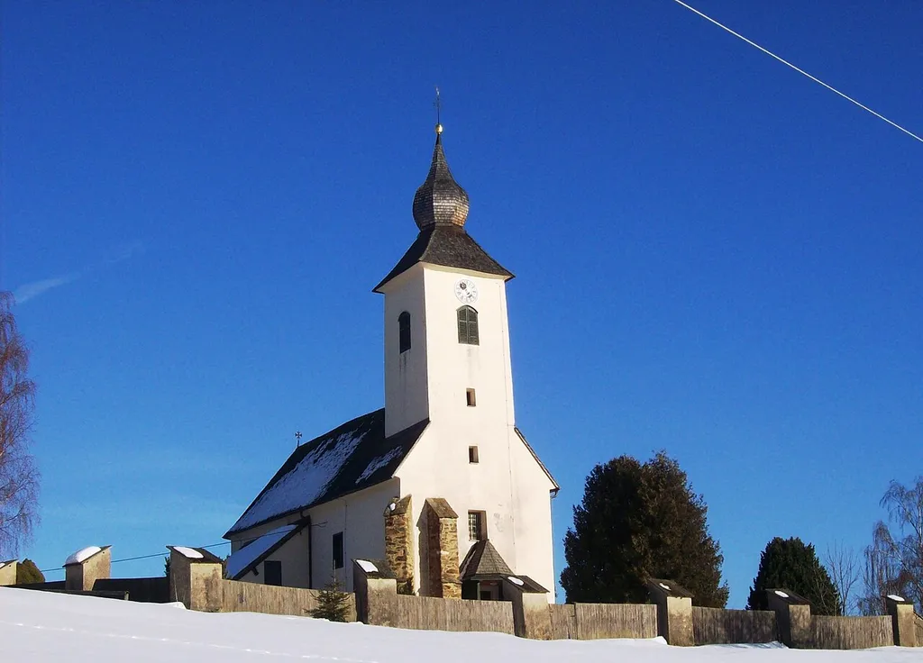 Kath. Pfarrkirche hl. Leonhard mit Friedhof