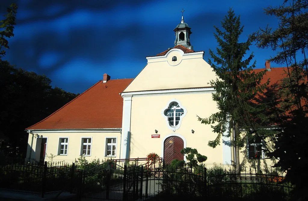 Trzemeszno, ul. Mickiewicza 28 - zespół dawnego szpitala św. Łazarza, obecnie "Środowiskowy Dom Samopomocy" (zabytek nr 445).