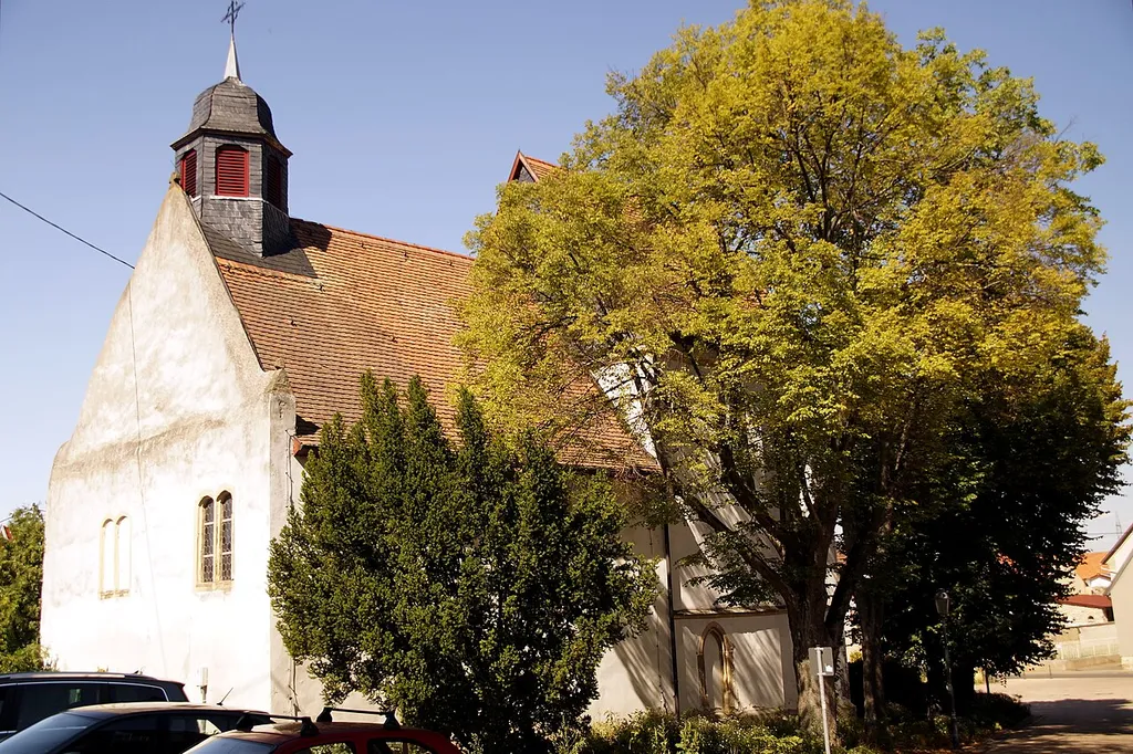 Süd- und Ostseite der Katholischen Kirche in Gau-Heppenheim (Rheinhessen)