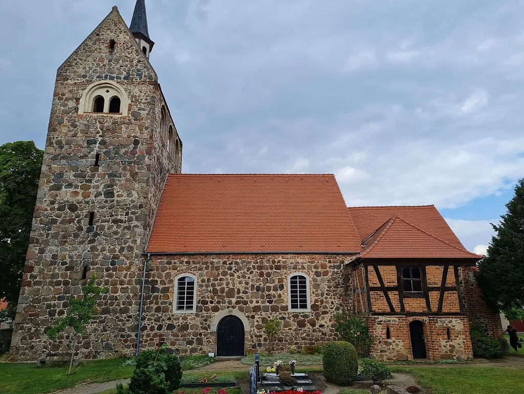 Uenglingen Kirche St. Georg mit Bahrenhaus