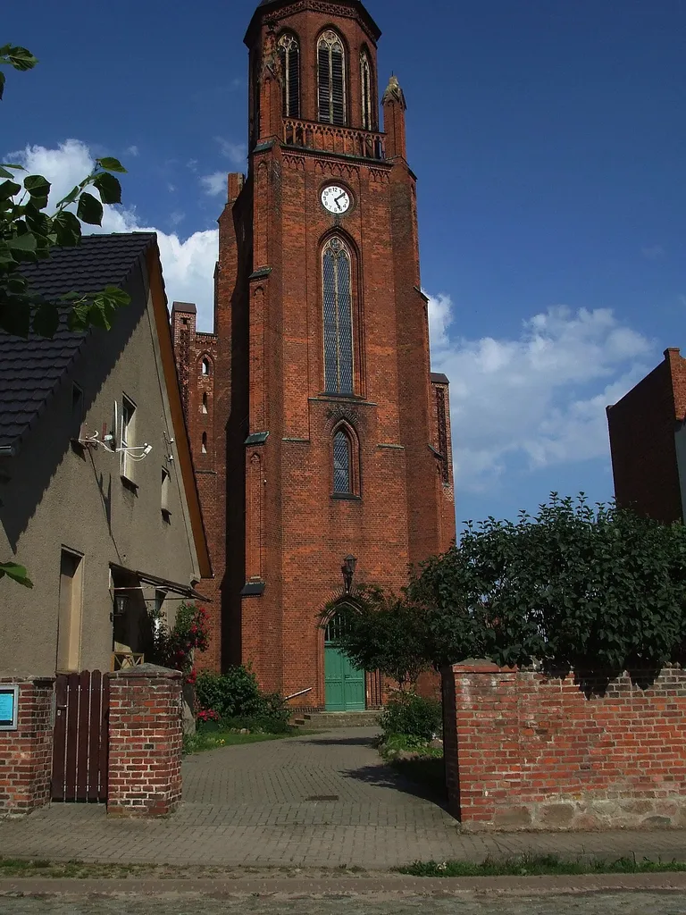 Kirchturm in Stüdenitz von der Lohmer Straße aus