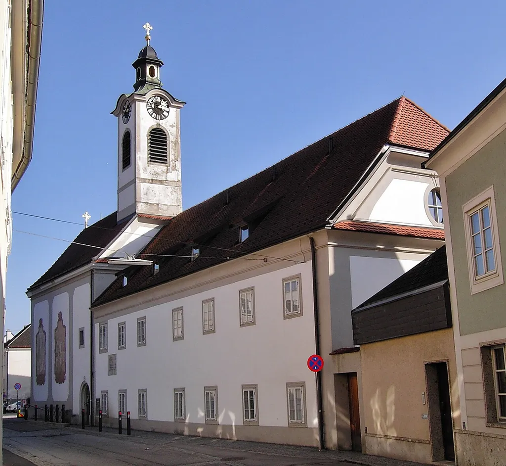 Steyr Sierninger Straße 55, Bruderhaus mit Kirche, Fassadenansicht Sierninger Straße
