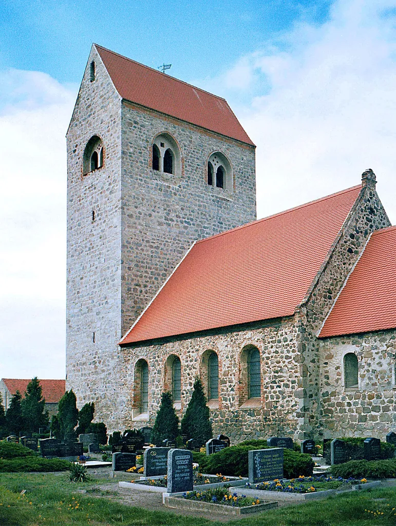 01.05.2003 Erxleben (Osterburg): Dorfkirche (GMP: 52.750046,11.763102), Feldsteinbau um 1150. [F20030501A12.jpg]20030501270NR.JPG(c)Blobelt