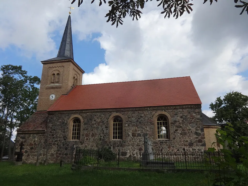 Die Dorfkirche Jühnsdorf ist eine Feldsteinkirche, die vermutlich im 14. Jahrhundert errichtet wurde. 1869 baute die der Baumeister Klehmet aus Zossen um und erweiterte sie unter anderem um eine halbkreisförmige Apsis und den Westturm. Die Kirchenausstattung stammt im Wesentlichen aus dem 19. Jahrhundert.