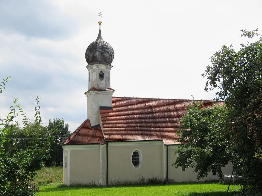 Hörlkofen, Wörther Straße 25; Alte Katholische Filialkirche St. Bartholomäus, Saalkirche mit Zwiebelturm, im Kern 13. Jahrhundert, Vorzeichen spätgotisch, barockisiert 2. Hälfte 17. Jahrhundert; mit Ausstattung.