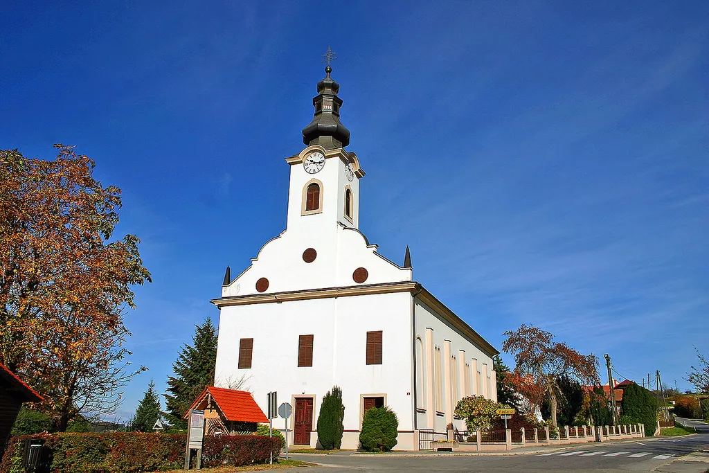 Evangeličanska cerkev, Bodonci. Evangelical church, Bodonci. Work of Daniel Placott (from Budapest). Evangelische Kirche, Bodonci. Delo arhitekta Daniela Placotta (iz Budimpešte).
