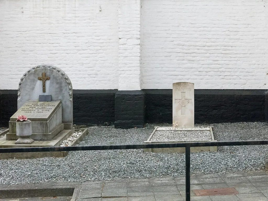 Loonbeek Churchyard