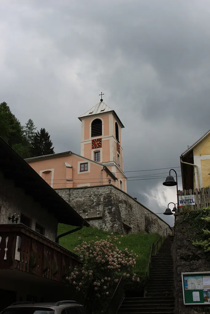 Kath. Pfarrkirche hl. Katharina und Friedhof