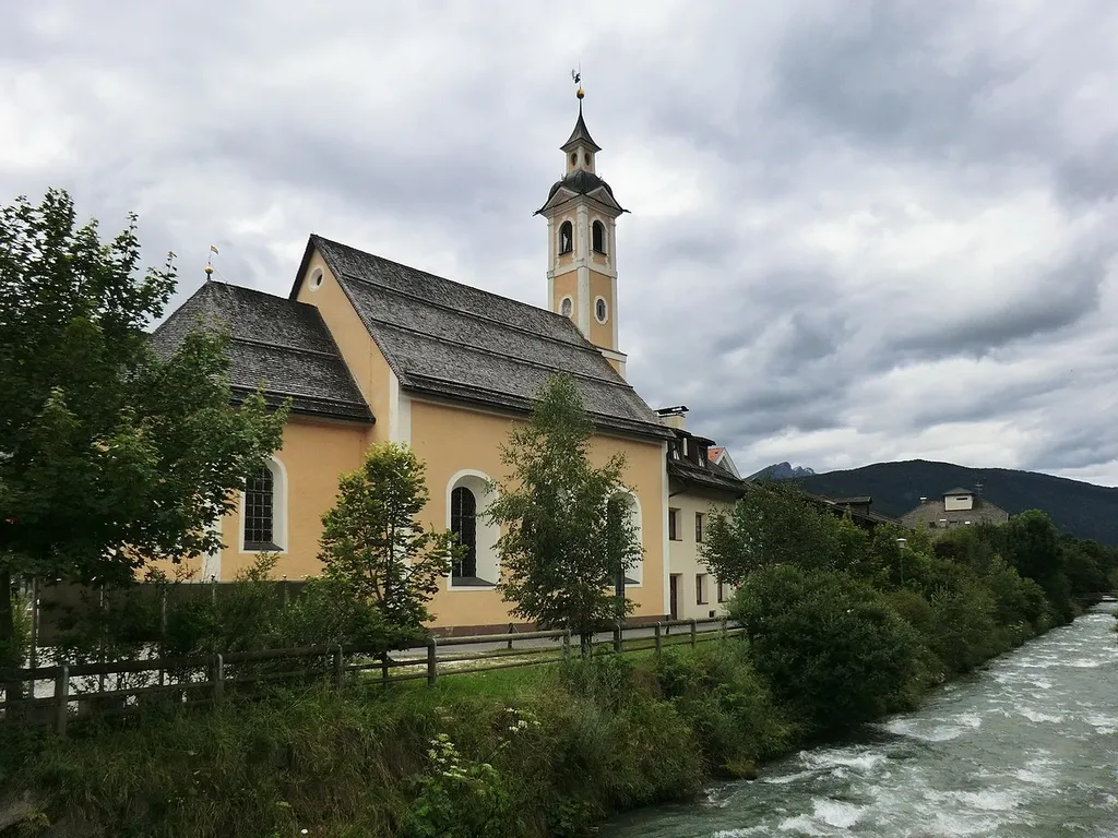 Kirche zur heiligen Dreifaltigkeit in Niederdorf, Südtirol