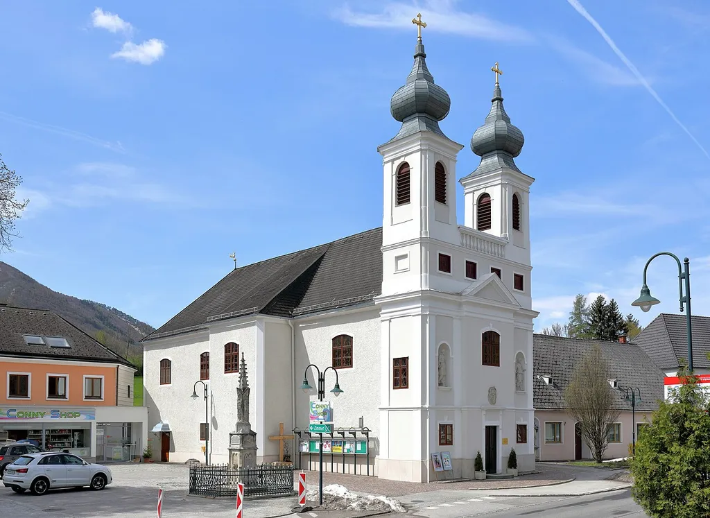 Die katholische Filial- und Wallfahrtskirche zum Leidenden Heiland in der Dornau in Thenneberg, ein Ortsteil der niederösterreichischen Marktgemeinde Altenmarkt an der Triesting. Die spätbarocke, zweijochige Kuppelkirche mit seichten Querhausarmen und Doppelturmfassade wurde von 1764 bis 1766 errichtet und 1773 erweitert.