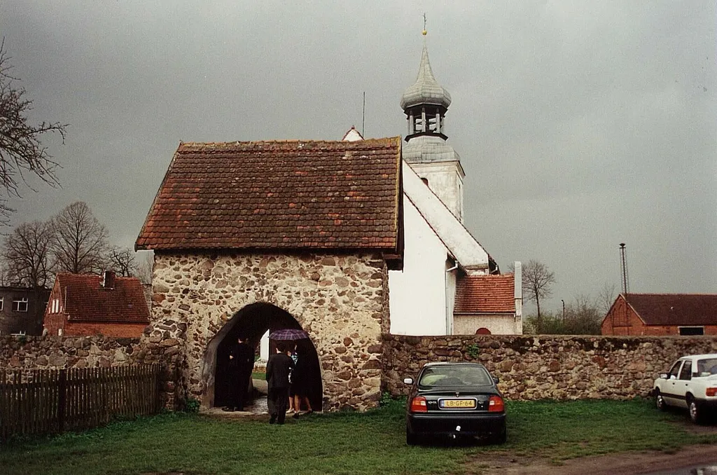 Dzikowice - kościół filialny p.w. św. Marcina, XV, XVII w. (zabytek nr 227 z 27.03.1961)