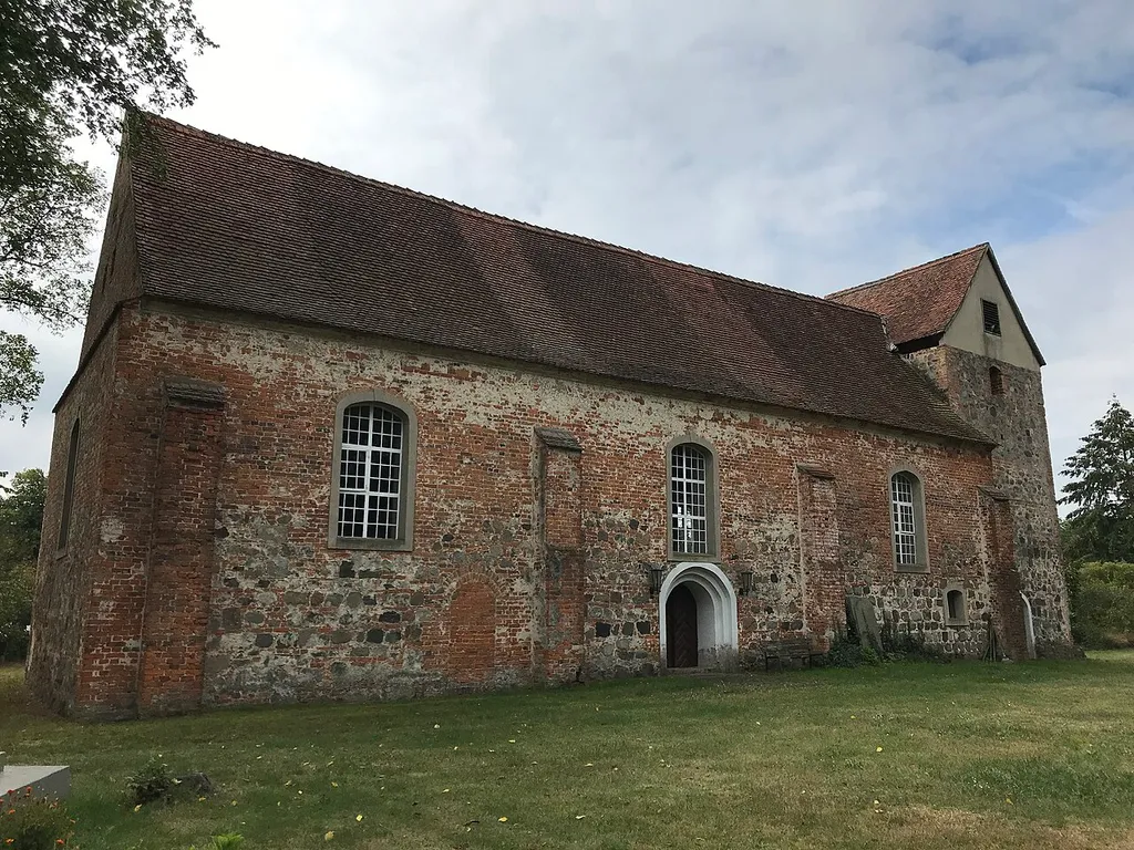 Die Dorfkirche Kotzen ist ein im Kern spätmittelalterlicher Bau, der 1711 umfangreich erneuert wurde. Im Innenraum stehen unter anderem ein Kanzelaltar aus dem Jahr 1712 sowie zwei Epitaphien, die an das Patronatsehepaar von Stechow erinnern.