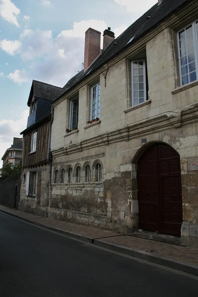 Vue sur l'entrée du Couvent du Carmel 39 rue Lionnaise