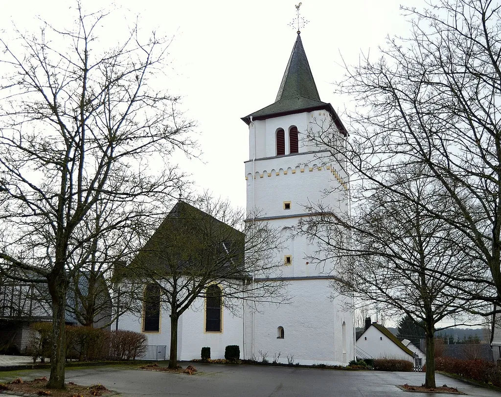 Protestantse kerk met weertoren Wehrturm der Mörschbacher Kirche