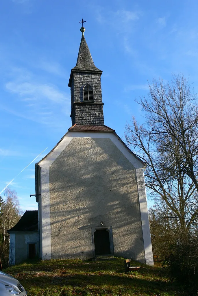 Auberg ( Upper Austria ). Saint George church in Hollerberg: Facade.