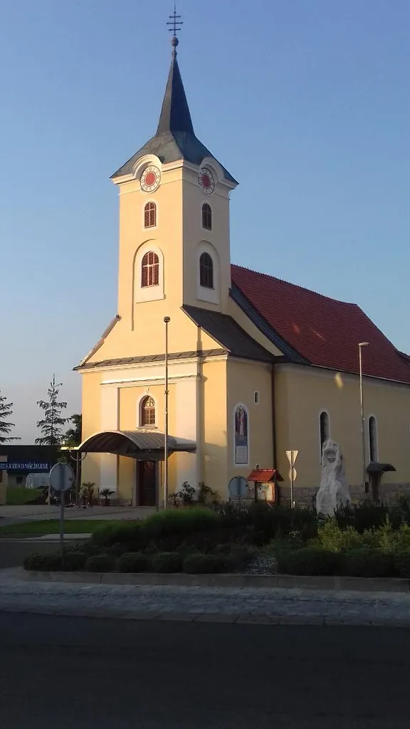 Cerkev sv. Bolfenka v Trnovski vasi, zgrajena je bila v 18. stoletju.