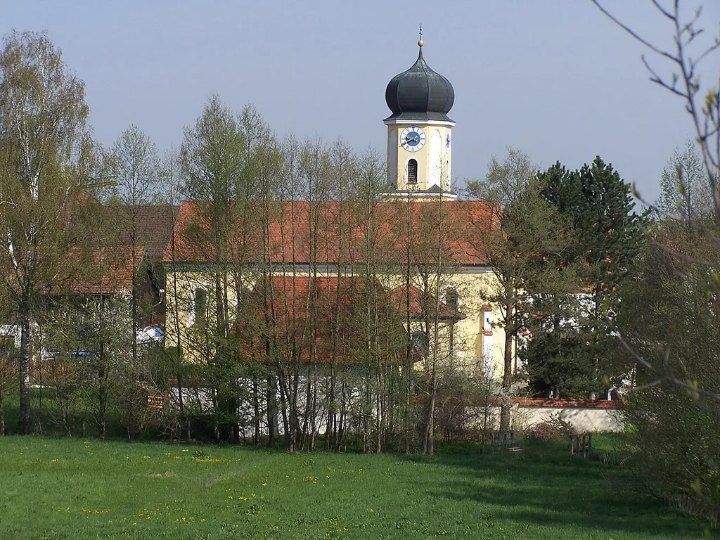 Metting 7. Kath. Filialkirche St. Johannes d. T. und Ev.; spätgotisch 15. Jh., 1718 barockisiert; mit Ausstattung.