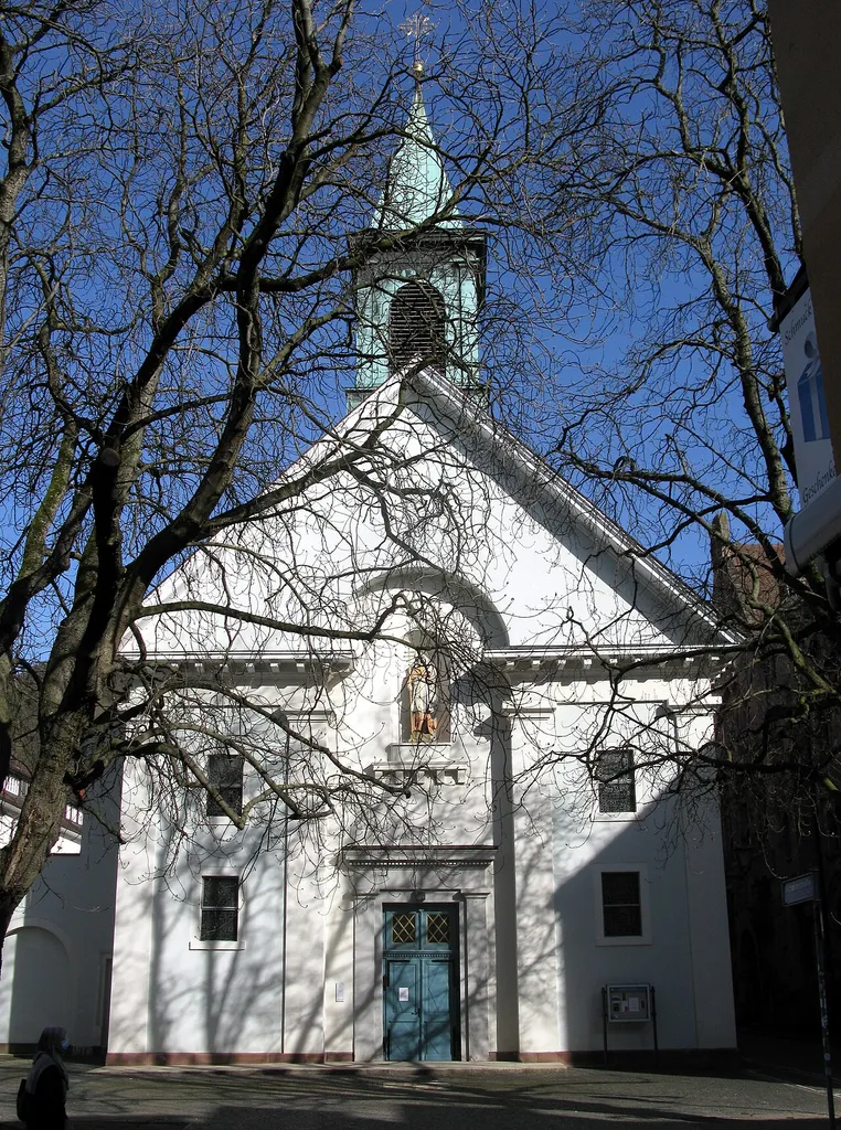 Konviktskirche in Freiburg ohne Alban-Stolz-Denkmal, welches 2020 in den Innenhof versetzt wurde, wegen Stolz' antisemitischer Gesinnung