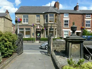 Gate Piers, Gates And Eastern Boundary Wall To Churchyard Of Central Methodist Church