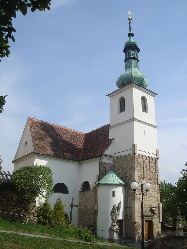 Rosice-farní chrám sv. Martina - pohled z ulice Kostelní