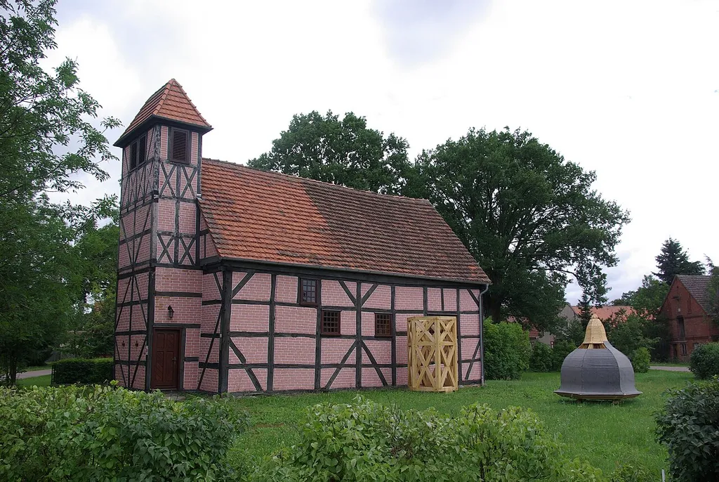 Legde/Quitzöbel in Brandenburg. Die Kirche im Ortsteil Roddan steht unter Denkmalschutz. Die Kirche wurde um 1680 erbaut.