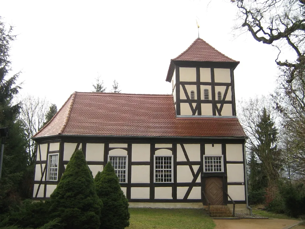 Die Fischerkirche in Ferch (Gemeinde Schwielowsee, Landkreis Potsdam-Mittelmark, Brandenburg).)