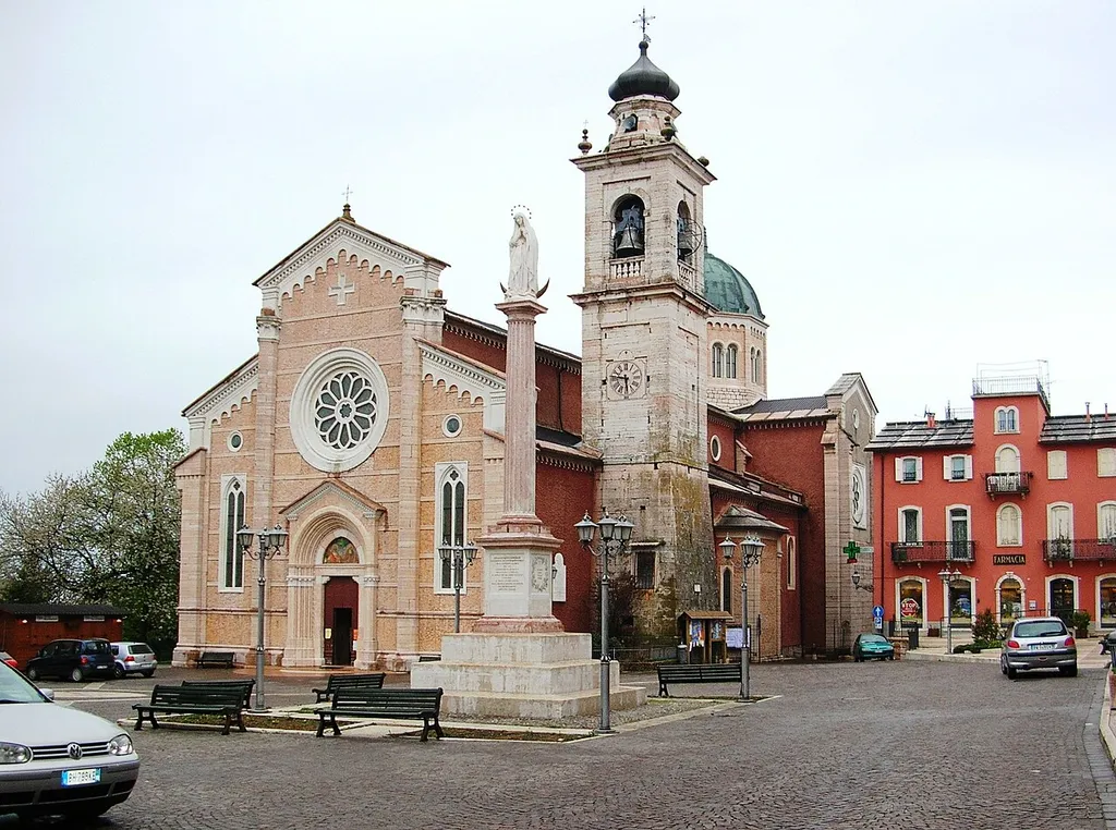 Piazza di Boscochiesanuova