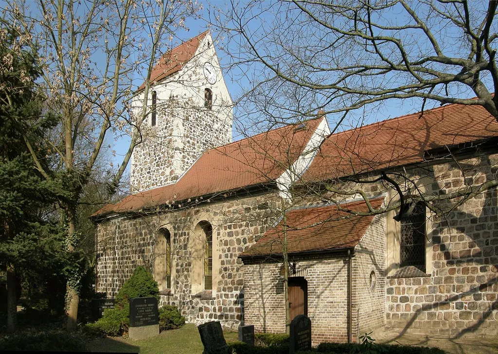 Berlin-Mahlsdorf, Hönower Str., alte Pfarrkirche; Gesamtansicht