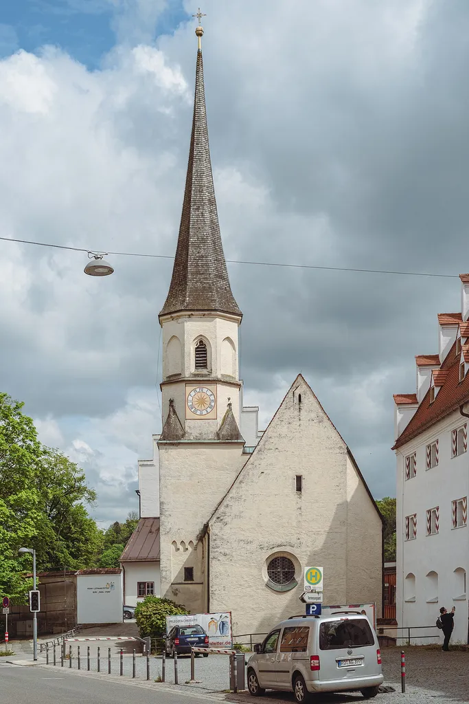 View to the castle chapel St. Ägidius in Wasserburg am Inn.