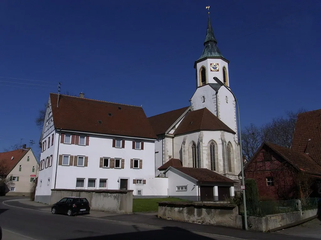 Balingen-Ostdorf: Medaruskirche und Pfarrhaus