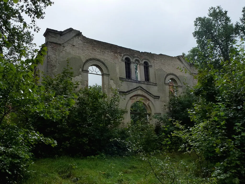 Niwiska - dawny kościół ewangelicki, obecnie ruina, mur., 1 poł. XIX