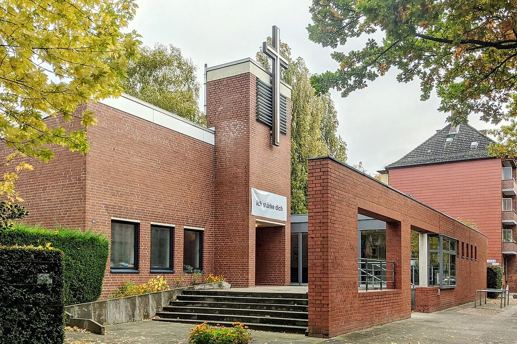 Dankeskirche Hamburg-Hamm, erbaut 1973/74 als Ersatz für den im Zweiten Weltkrieg zerstörten Vorgängerbau, Architekt: Hans Gruß, kurz vor der geplanten Entwidmung im Oktober 2021
