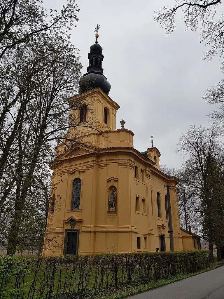 Kostel Narození sv. Jana Křtitele, Skřipel (vedle zámeckého komplexu v Osově), okres Beroun, Středočeský kraj, Česko