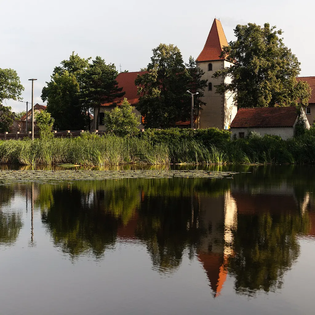 Mrozów, ul. Wyzwolenia 17 - kościół parafialny p.w. MB Zwycięskiej, poł. XIV, XVI, 1686 (zabytek nr A/1158/301)