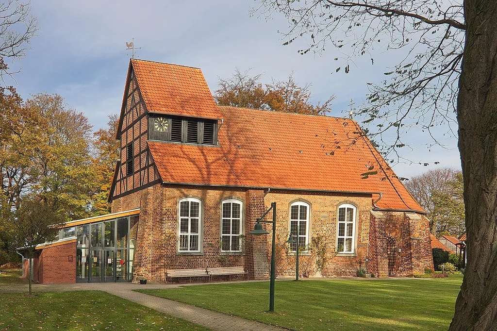 Die St. Marienkirche an der Kirchstraße in Wathlingen findet 1322 erste urkundliche Erwähnung.