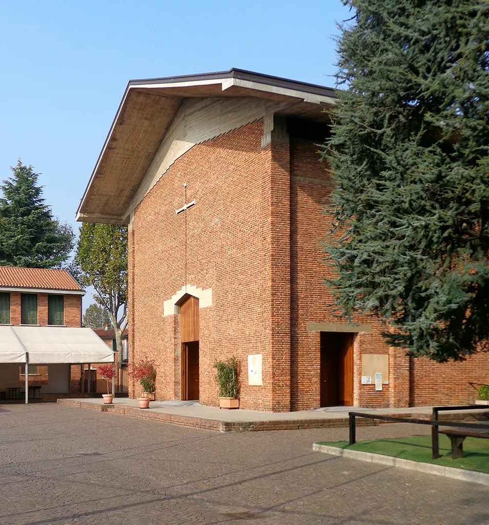 Cesate, la chiesa parrocchiale di San Francesco al Villaggio INA, costruita nel 1957 su progetto di Ignazio Gardella.Fonte: Maurizio Grandi e Attilio Pracchi, Milano. Guida all'architettura moderna, Bologna, Zanichelli [1980], 1998, p. 274. ISBN 88-08-05210-9.