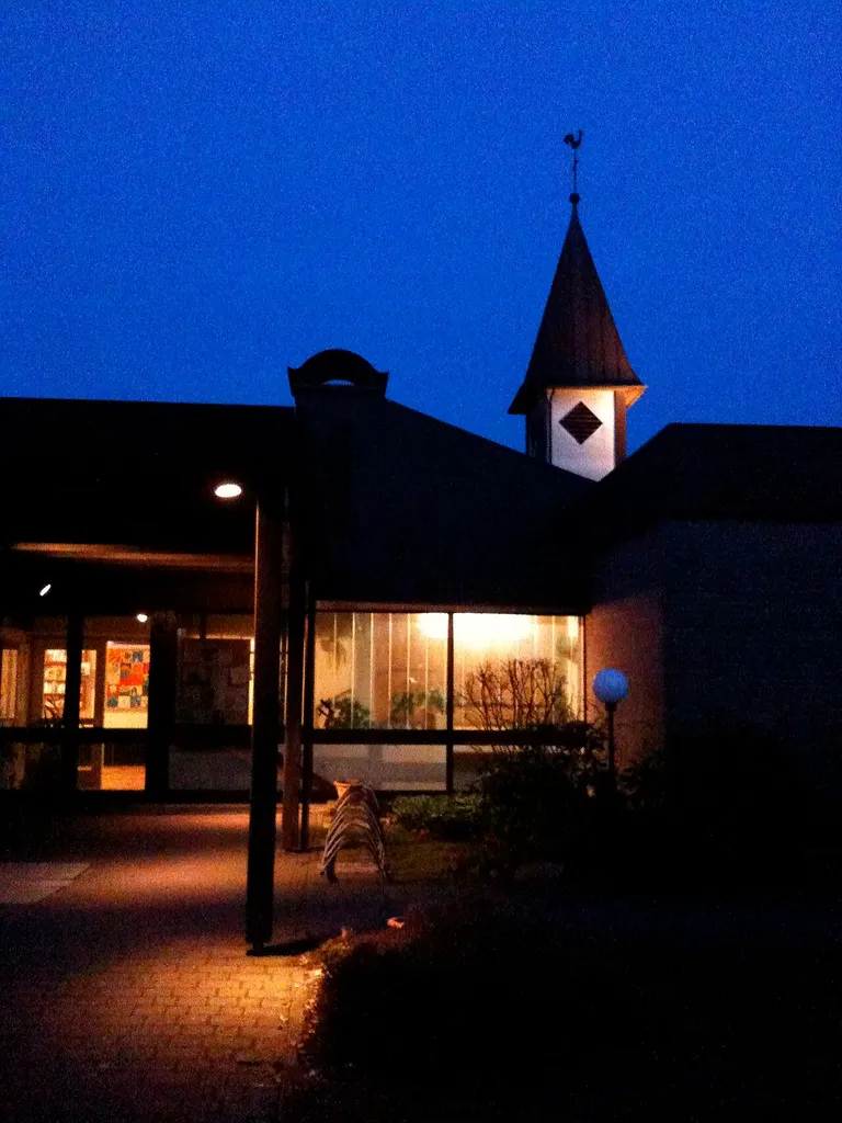 Nachtaufnahme der Johanneskirche Kachtenhausen