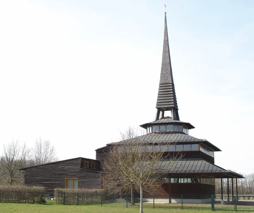 Evangelische Segenskirche in Aschheim (Oberbayern). Ansicht von Süden.