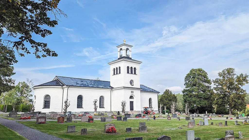 Ukna kyrka mot norr.